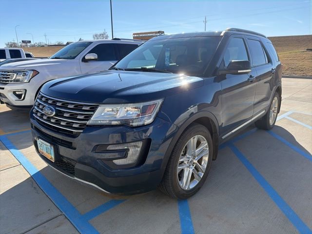 Used 2017 Ford Explorer XLT w/ Equipment Group 202A image 6