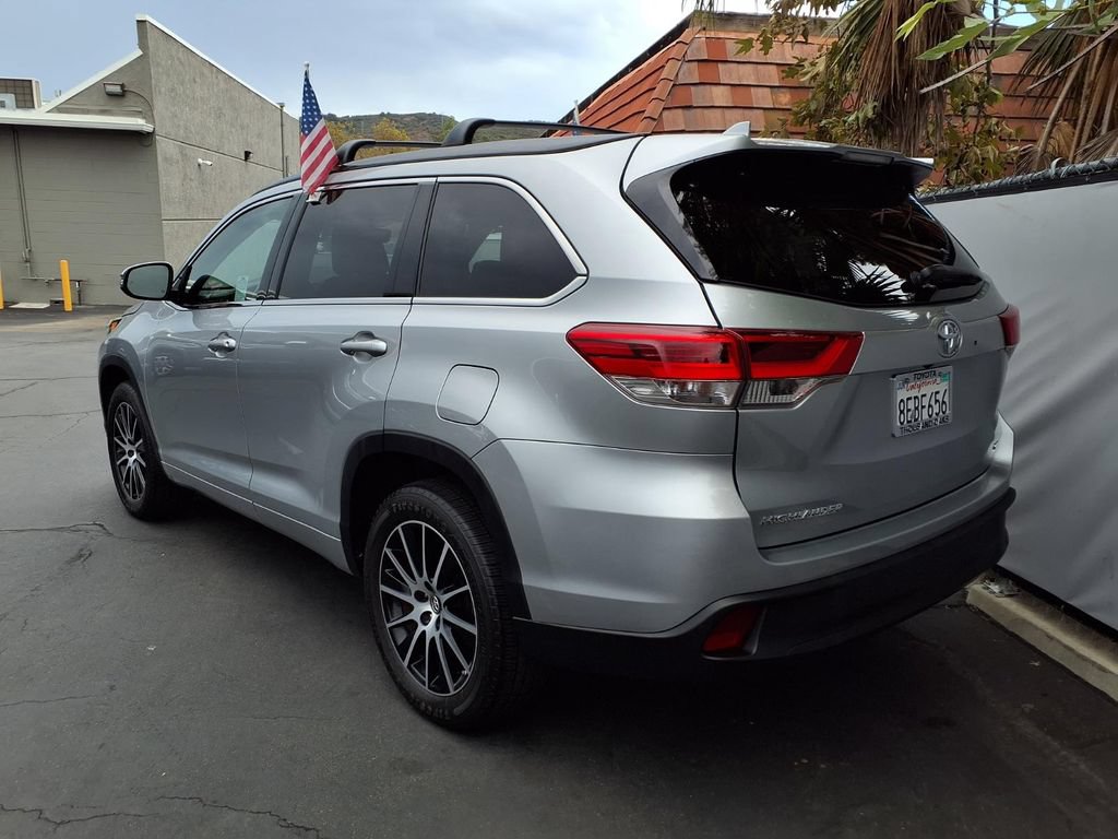 Certified 2018 Toyota Highlander SE FWD image 7
