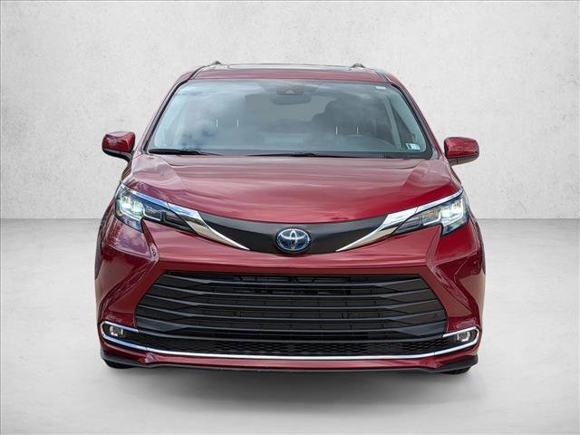 Used 2022 Toyota Sienna XLE w/ XLE Plus Package AWD/4WD image 2