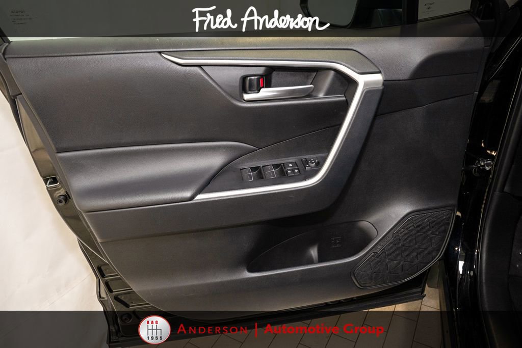 Used 2025 Toyota RAV4 XLE AWD/4WD image 11