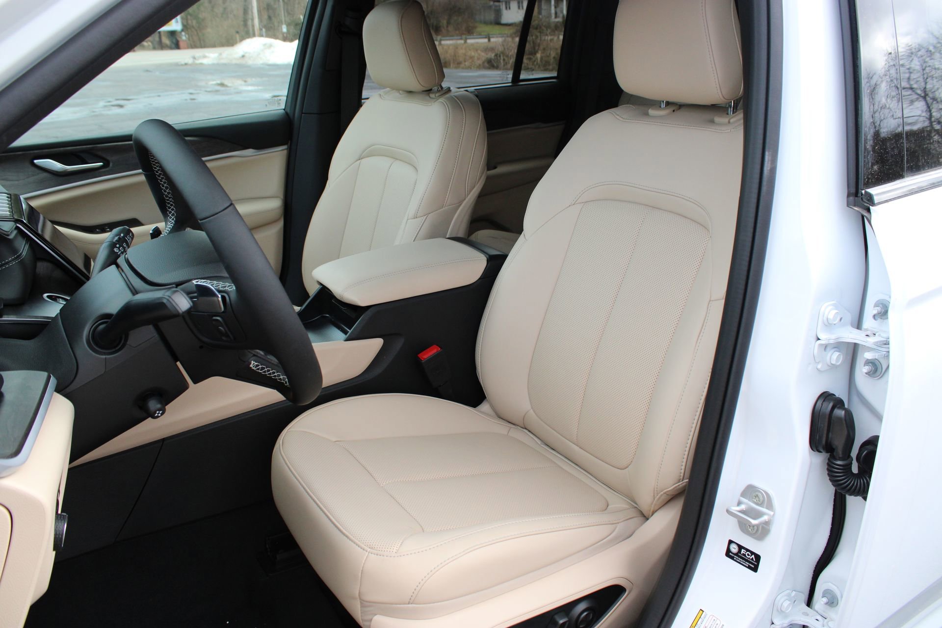 New 2025 Jeep Grand Cherokee Limited w/ Luxury Tech Group II image 13