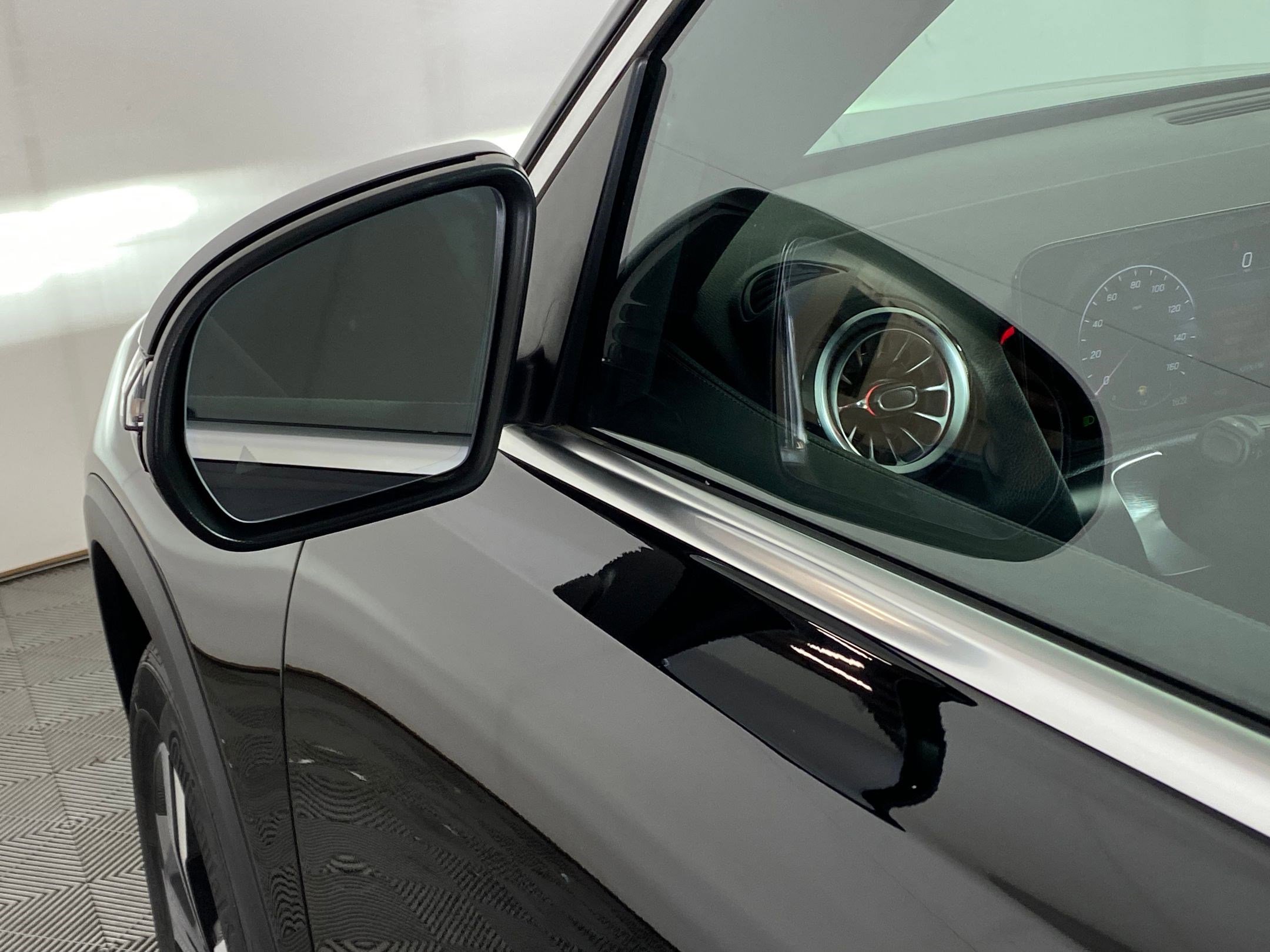 New 2025 Mercedes-Benz GLB 250 4MATIC image 21