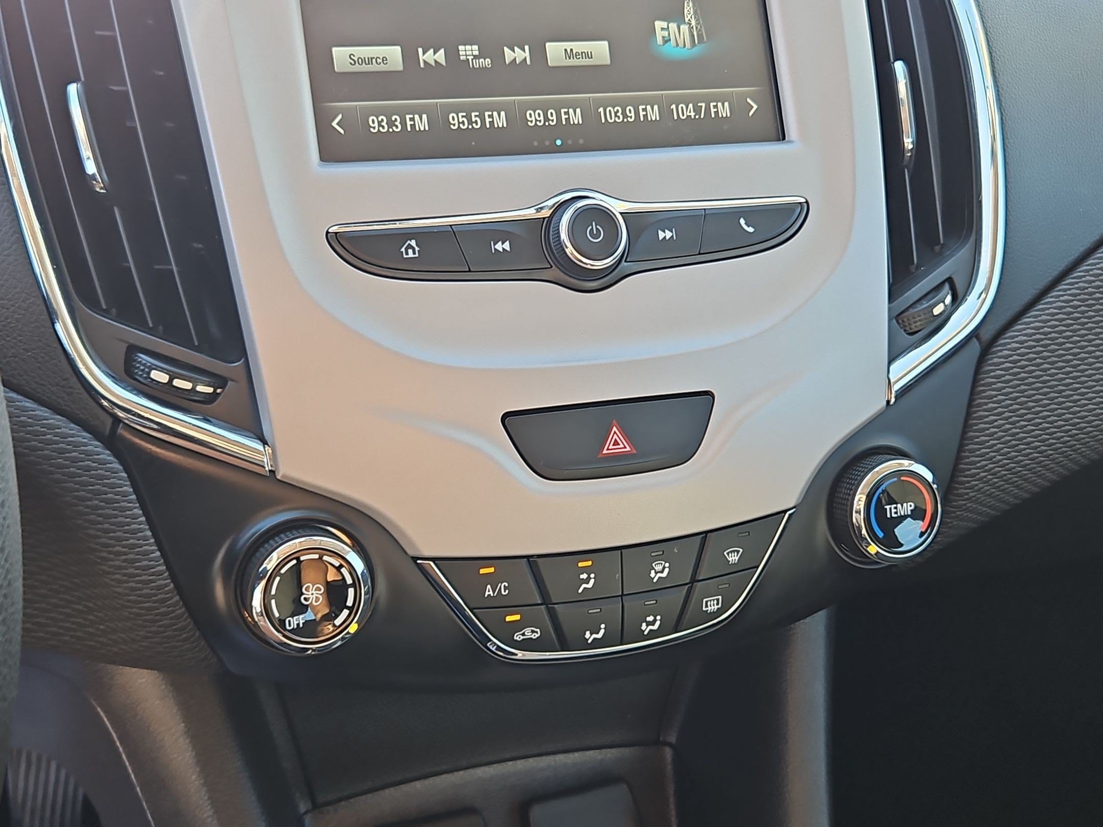 Certified 2017 Chevrolet Cruze LS FWD image 18