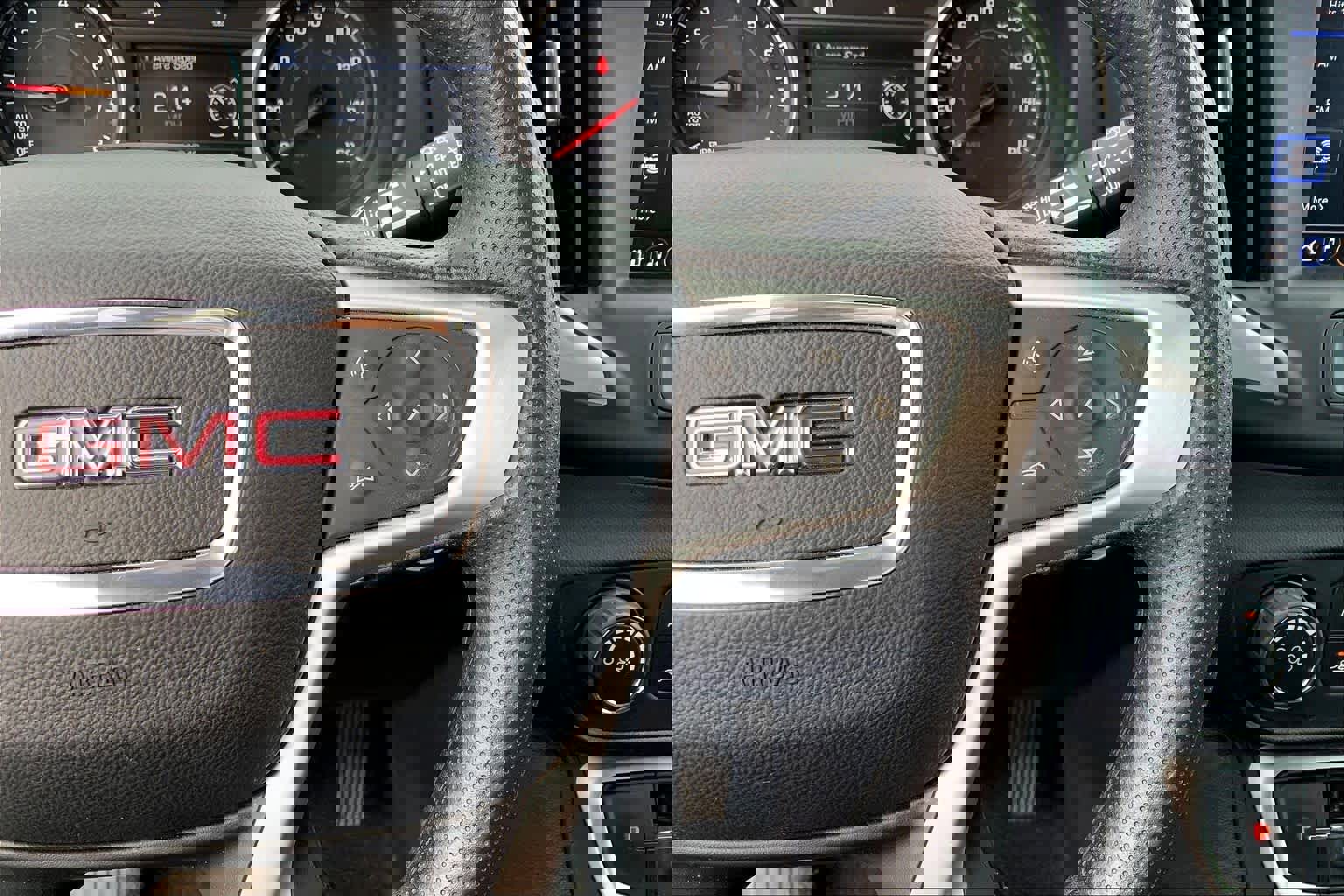 Used 2024 GMC Terrain SLE w/ Elevation Edition image 25