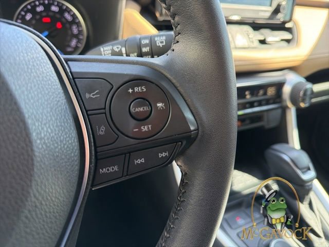 Used 2022 Toyota RAV4 XLE Premium AWD/4WD image 15