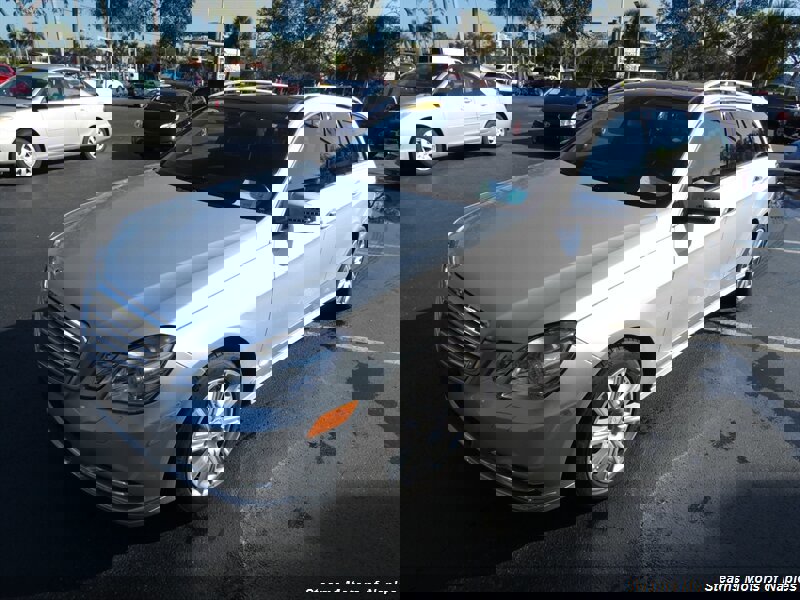 Used 2013 Mercedes-Benz E 350 4MATIC Wagon image 3