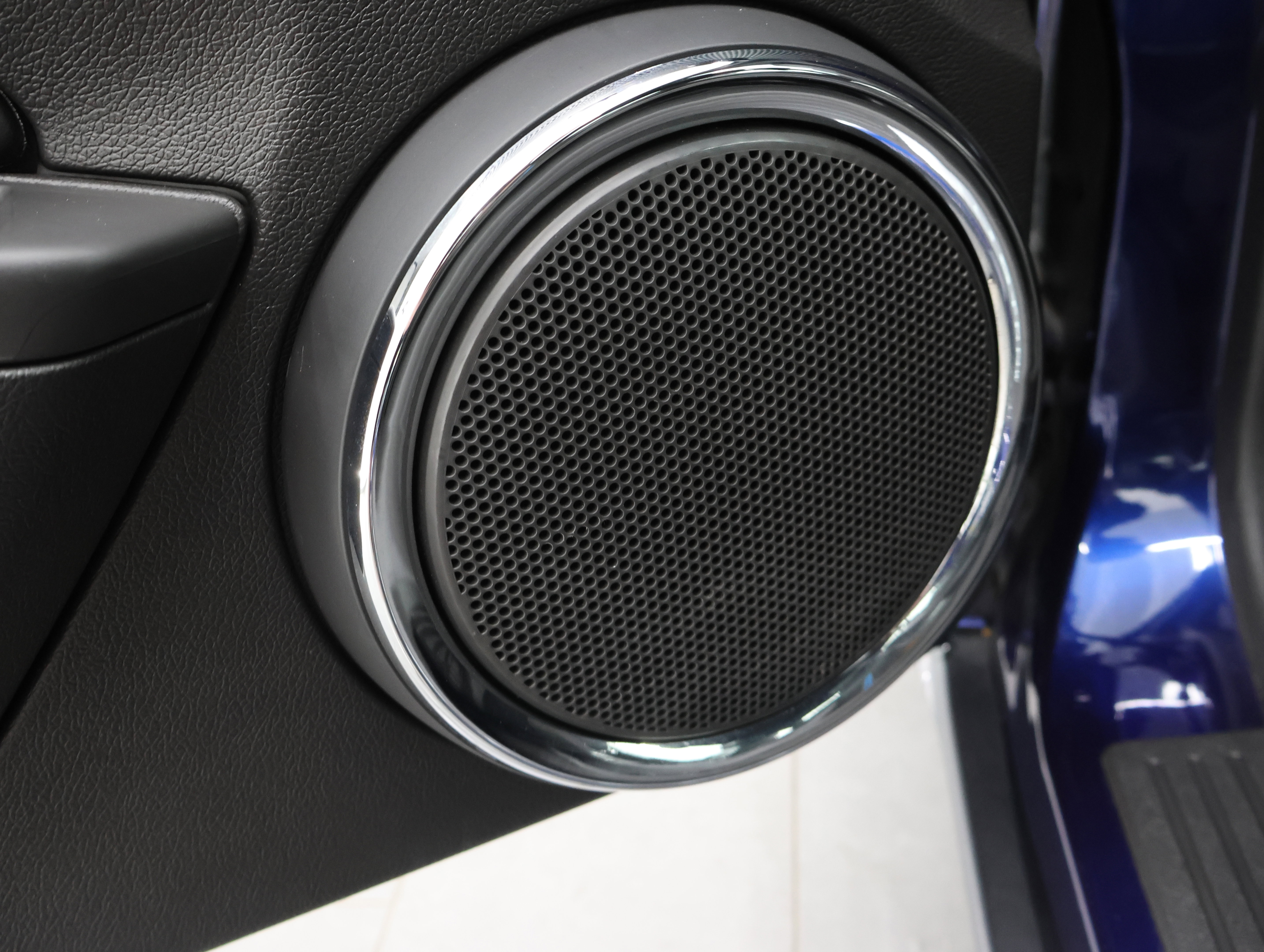 Used 2010 Ford Mustang GT Premium RWD image 37