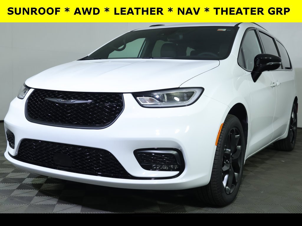 New 2026 Chrysler Pacifica Limited image 1
