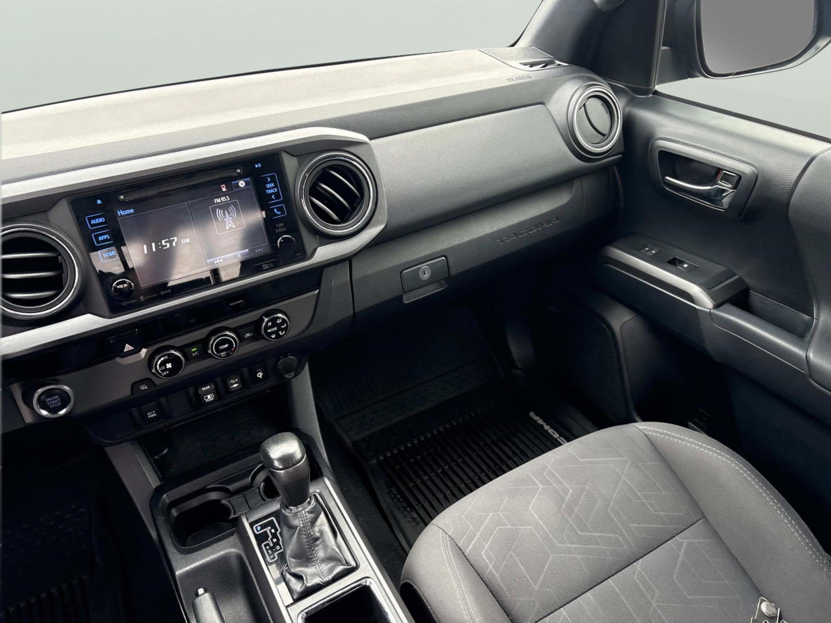 Used 2018 Toyota Tacoma TRD Off-Road image 14