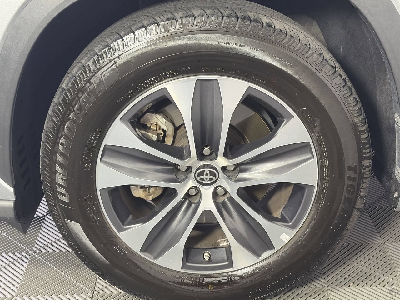 Used 2022 Toyota Highlander XLE FWD image 10