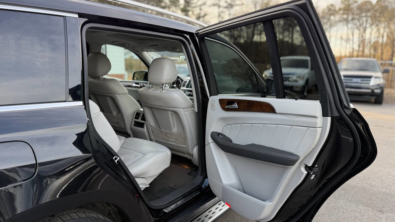 Used 2016 Mercedes-Benz GL 450 GL 450 4MATIC AWD 4dr SUV w/ Premium I Package image 16