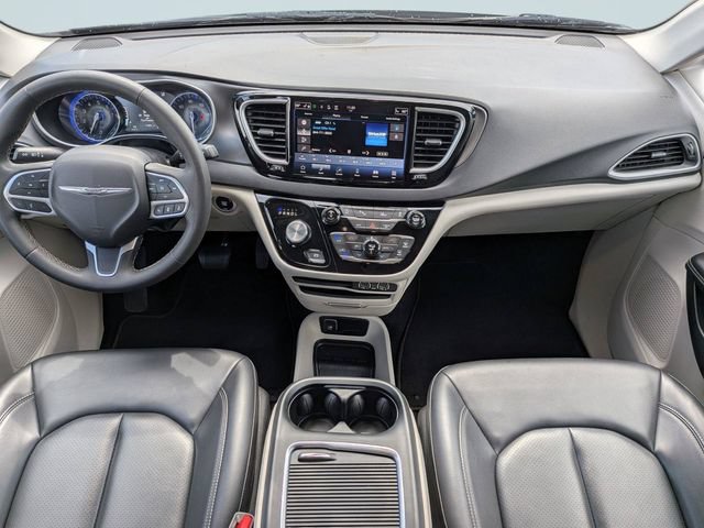 Used 2023 Chrysler Pacifica Touring-L FWD image 15