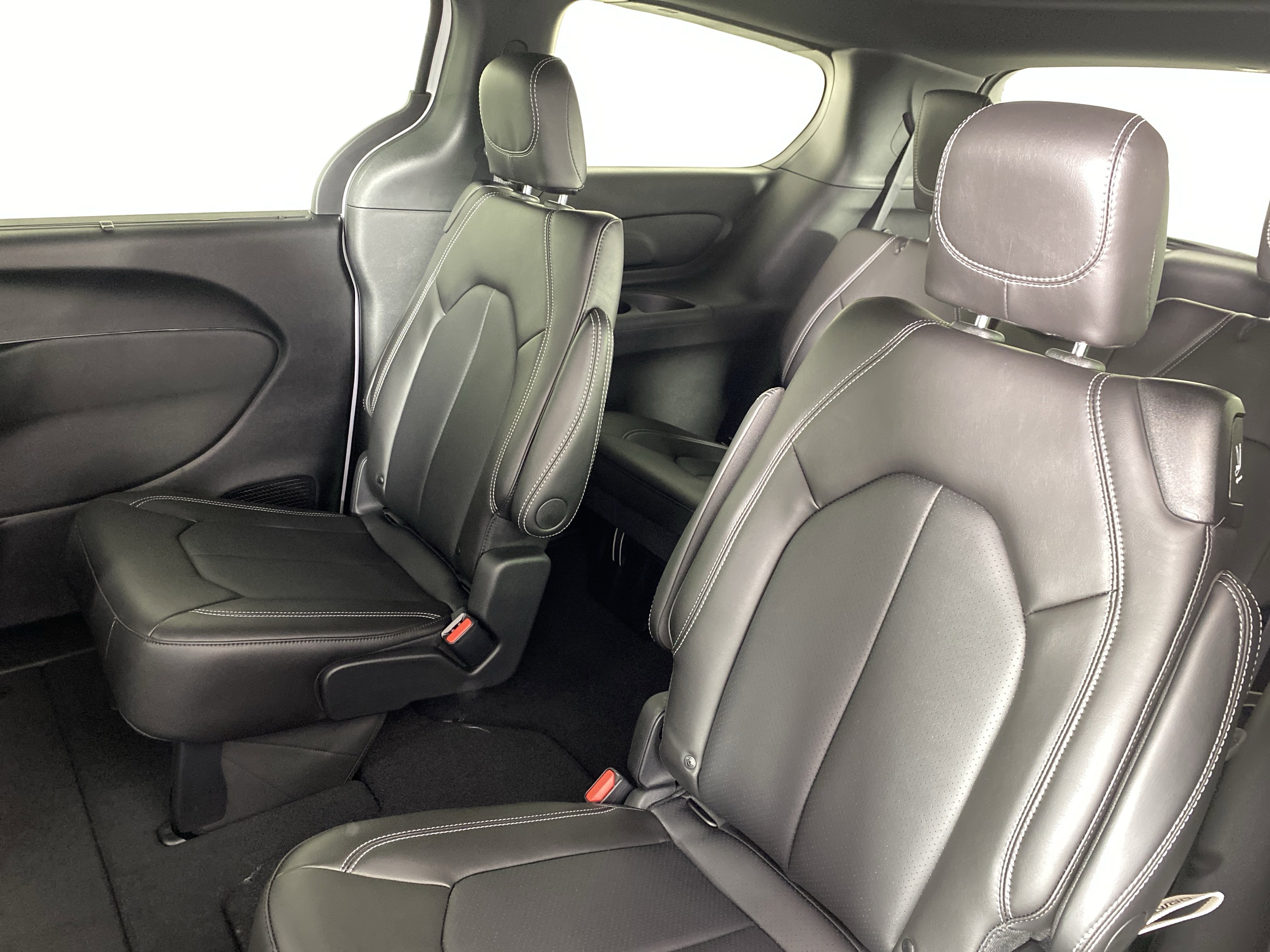 New 2026 Chrysler Pacifica Select FWD image 30