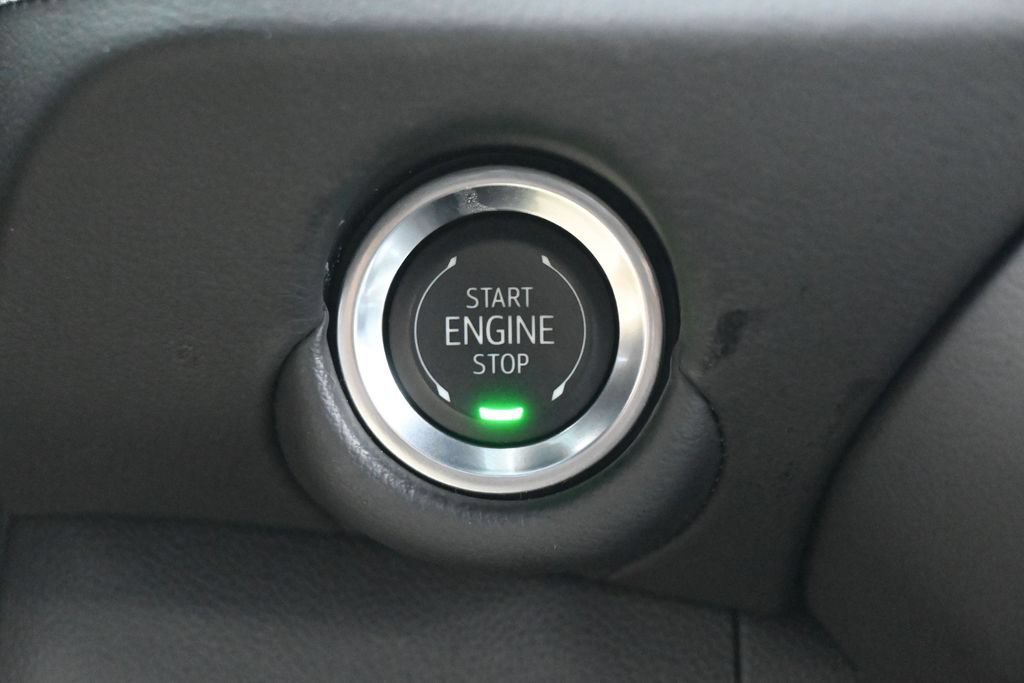 Used 2025 Chevrolet Suburban LT RWD image 34