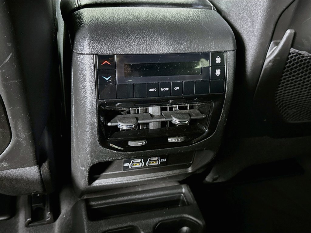 Used 2024 Jeep Grand Cherokee L Laredo AWD/4WD image 27