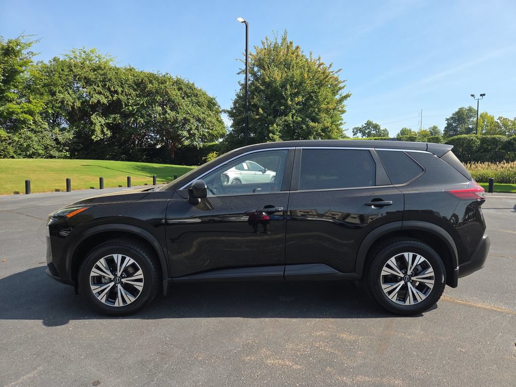 Used 2023 Nissan Rogue SV FWD image 2