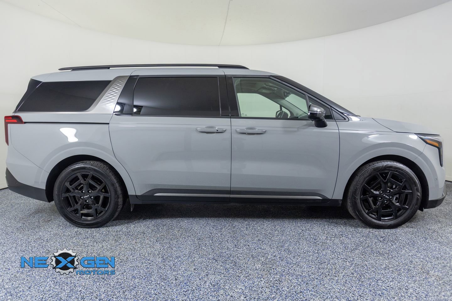 Used 2025 Kia Carnival SX Prestige FWD image 8