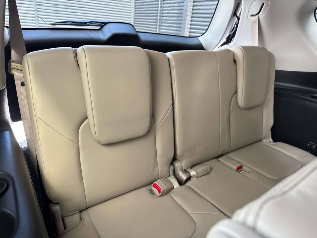 Used 2024 Nissan Armada Platinum w/ Captain's Chairs Package RWD image 14