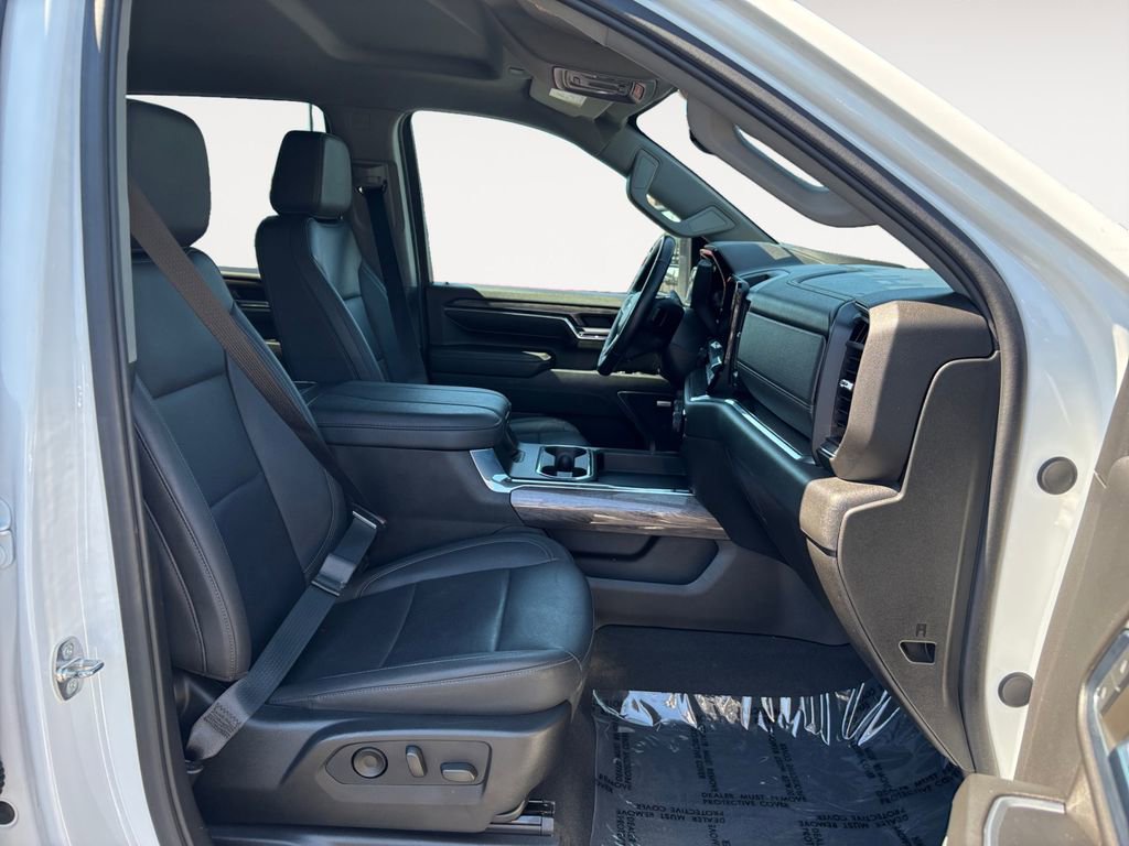 Used 2024 Chevrolet Silverado 2500 LTZ w/ LTZ Convenience Package image 10