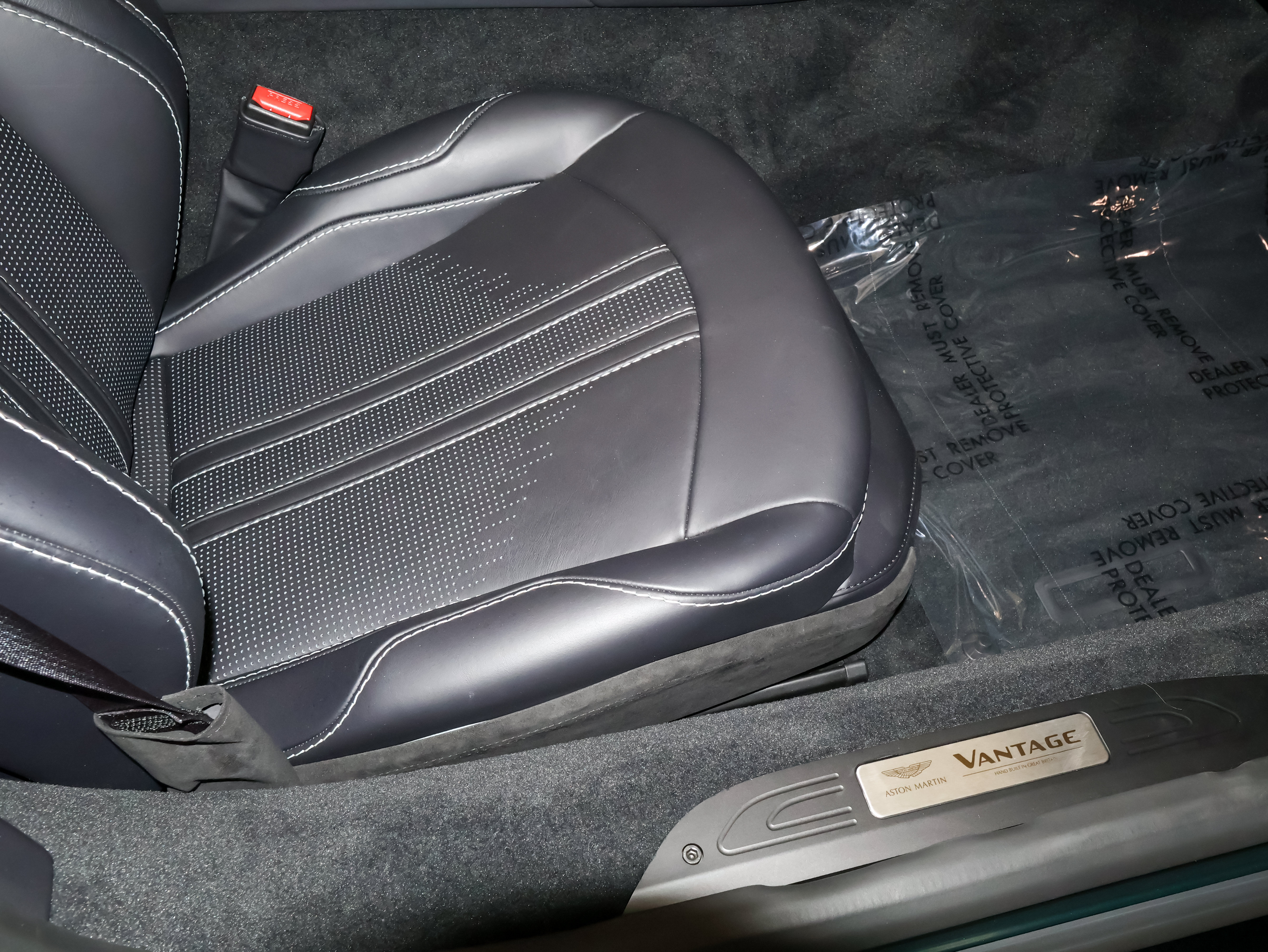 Used 2023 Aston Martin V8 Vantage Roadster RWD image 41