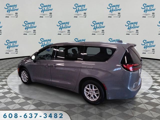 Used 2025 Chrysler Pacifica Select image 7