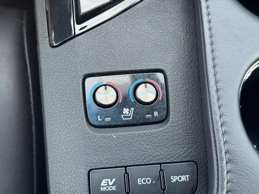 Used 2018 Toyota Avalon Limited FWD image 32