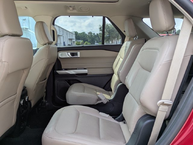 Used 2022 Ford Explorer Limited w/ Limited Technology Package RWD image 10