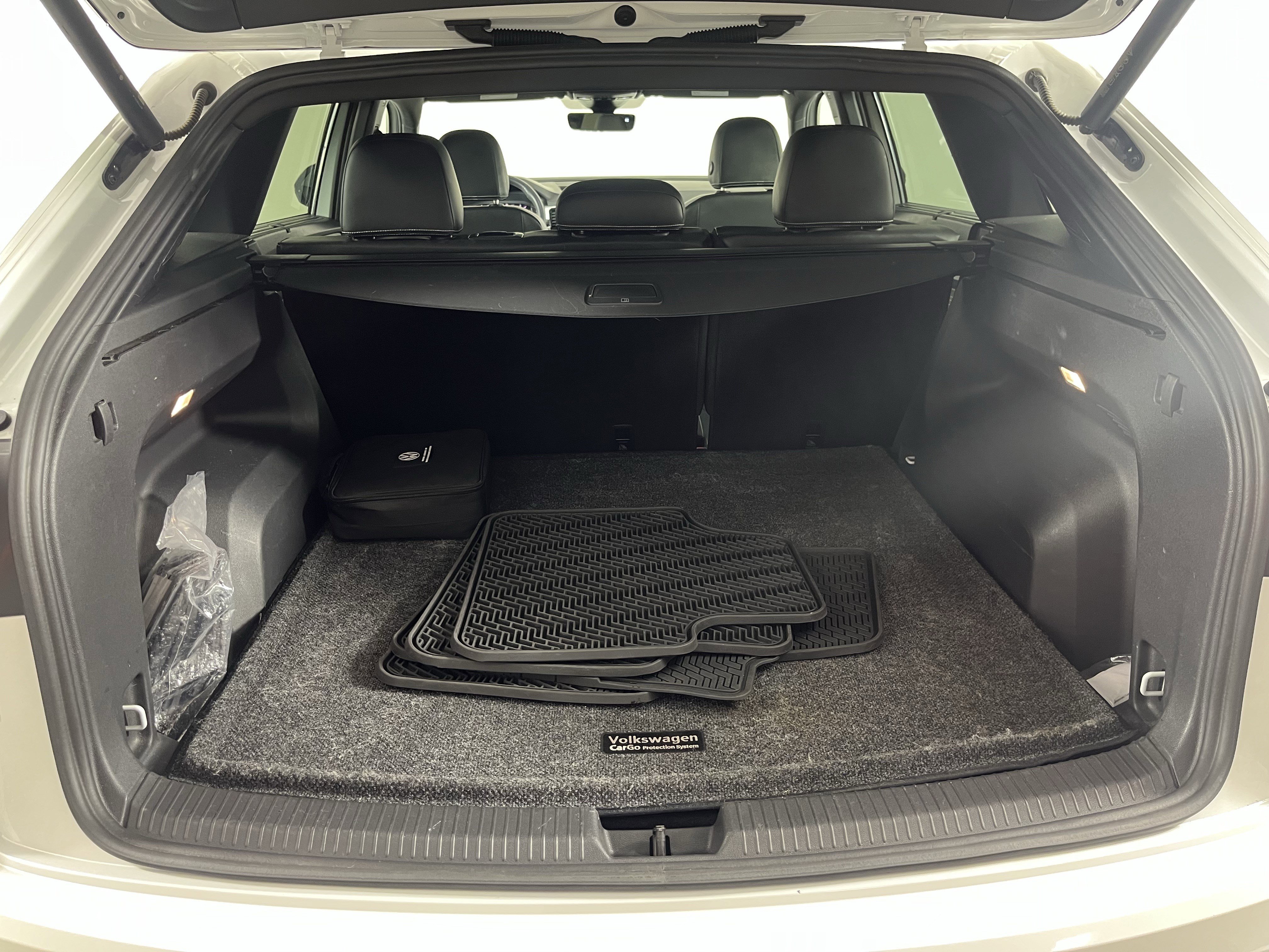 Used 2023 Volkswagen Atlas Cross Sport SEL Premium R-Line image 28