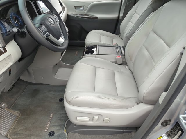 Used 2018 Toyota Sienna XLE AWD/4WD image 16