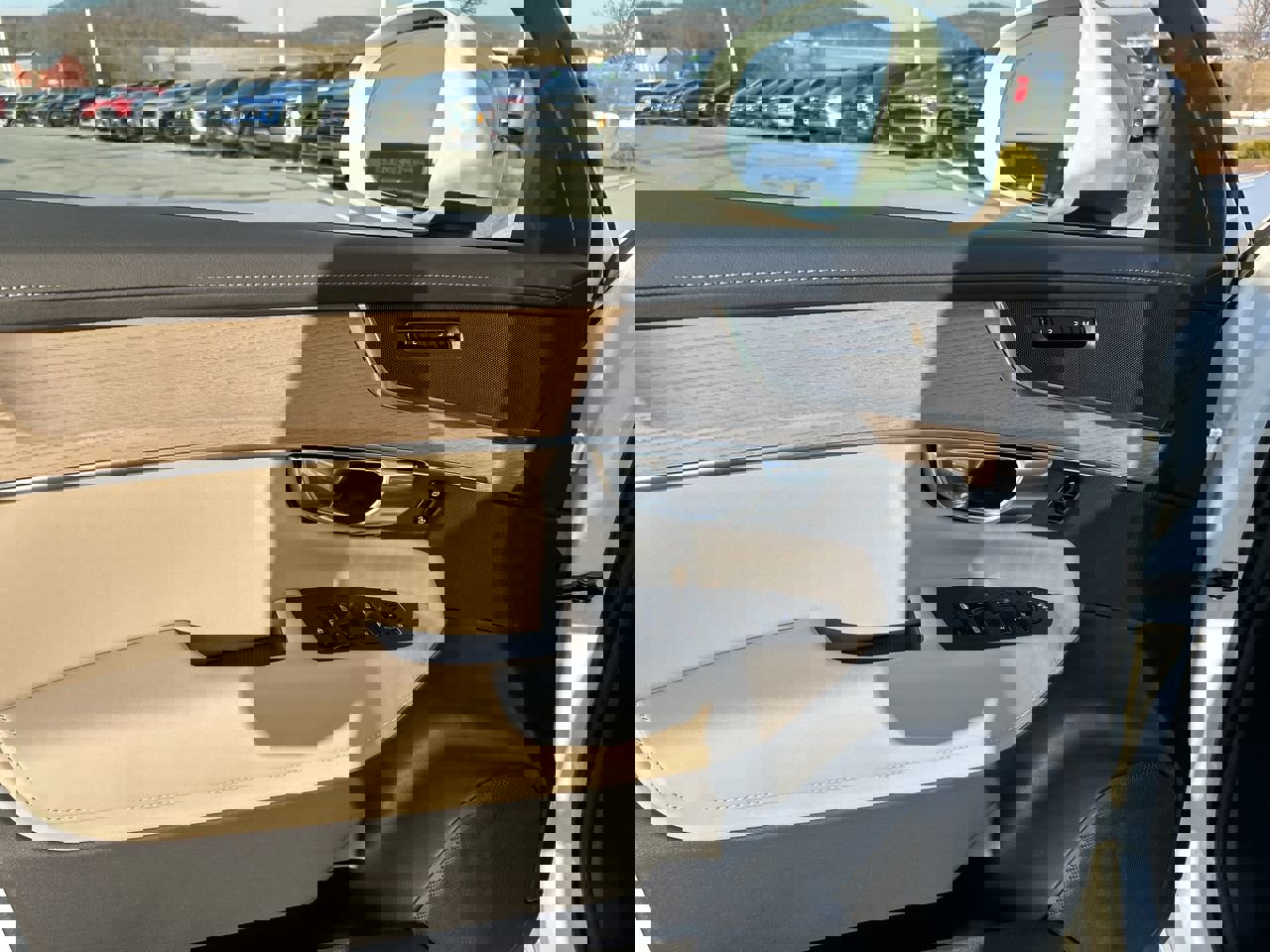 Used 2026 Volvo XC90 B5 Plus w/ Protection Package image 19