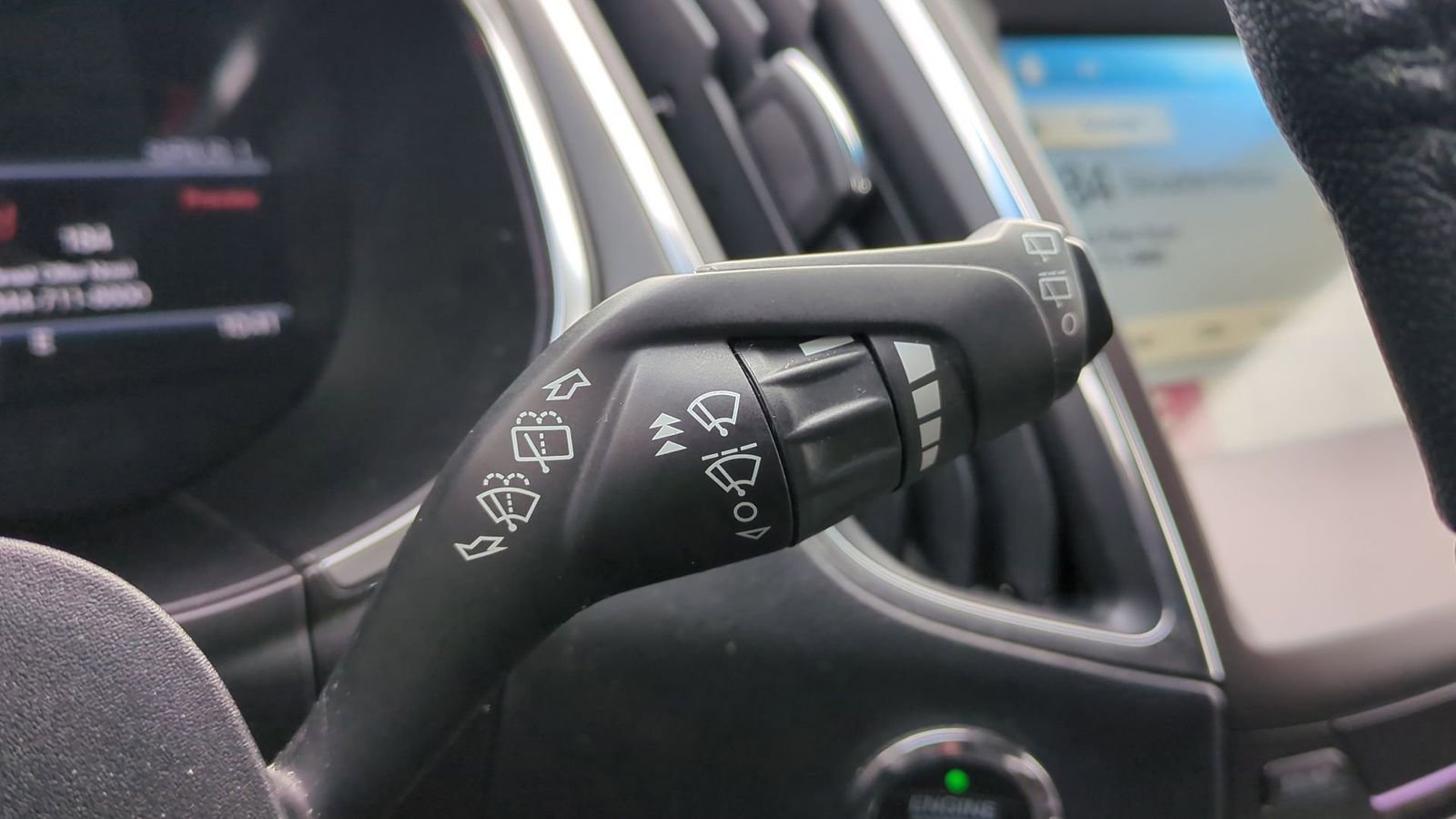 Used 2018 Ford Edge Titanium image 27