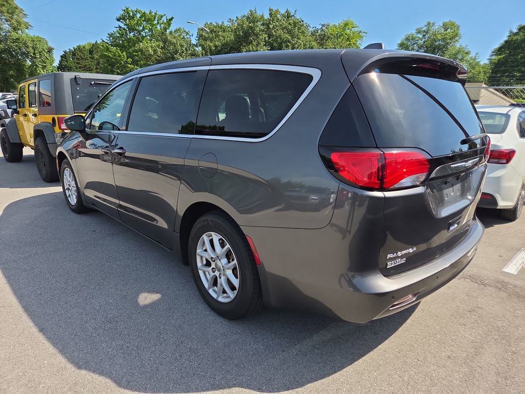 Used 2017 Chrysler Pacifica Touring FWD image 5