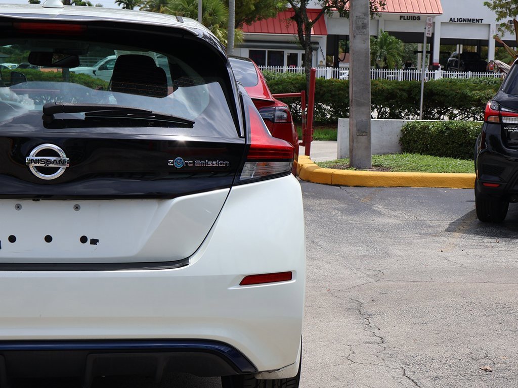 Used 2018 Nissan Leaf SV w/ SV Technology Package image 14