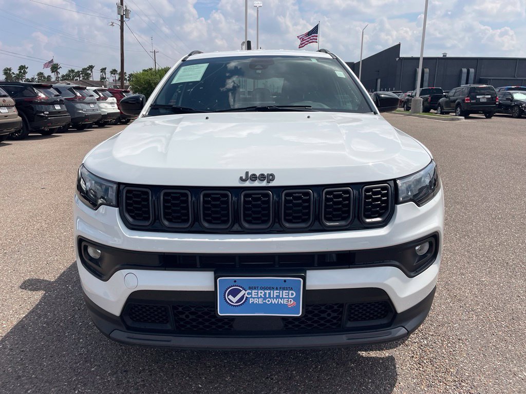 Used 2026 Jeep Compass Latitude AWD/4WD image 2