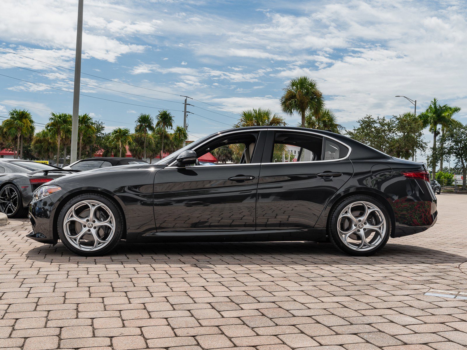 Used 2023 Alfa Romeo Giulia w/ Quick Order Package 22Z Lusso image 23
