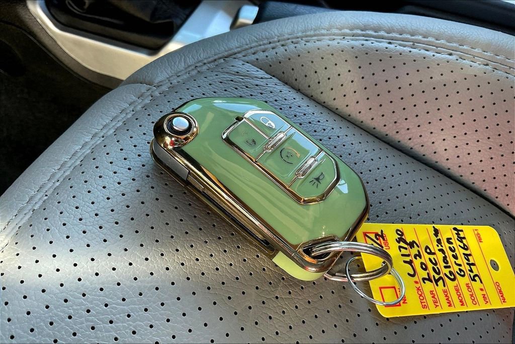 Used 2023 Jeep Gladiator Sport image 10