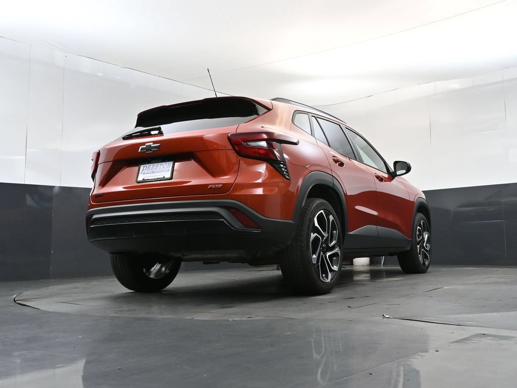 Used 2024 Chevrolet Trax RS w/ Sunroof Package FWD image 23