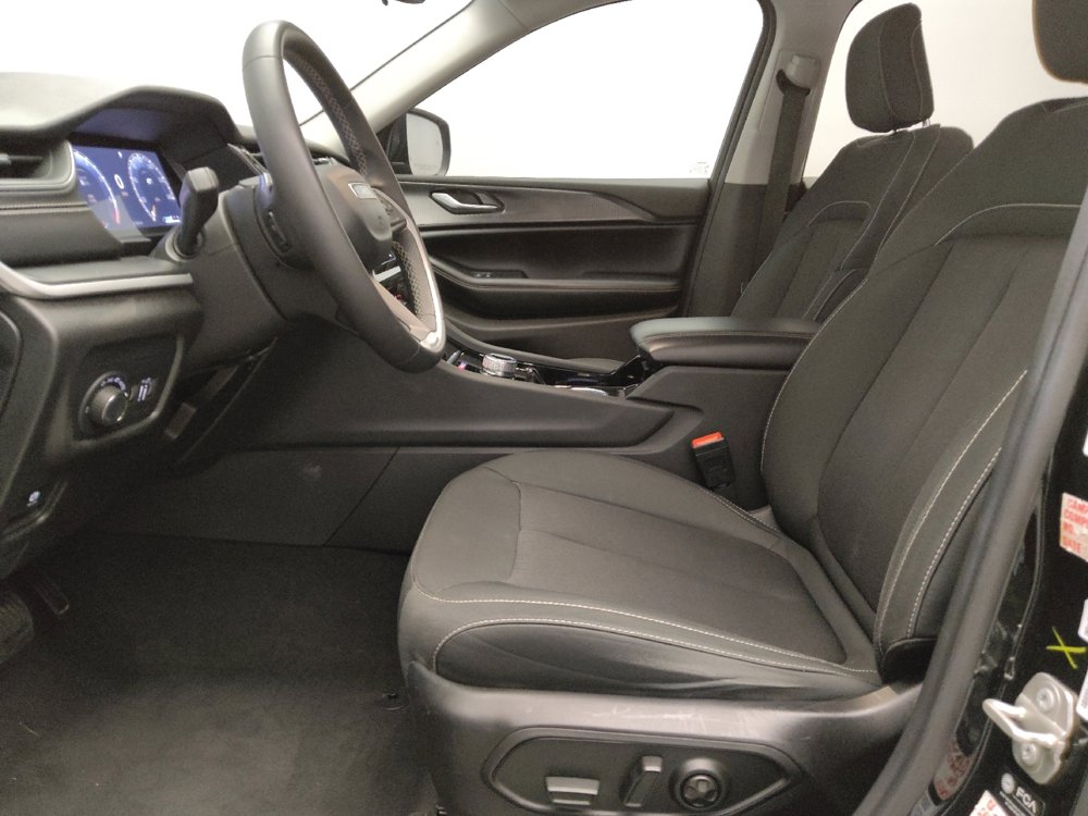 Used 2023 Jeep Grand Cherokee L Laredo image 17