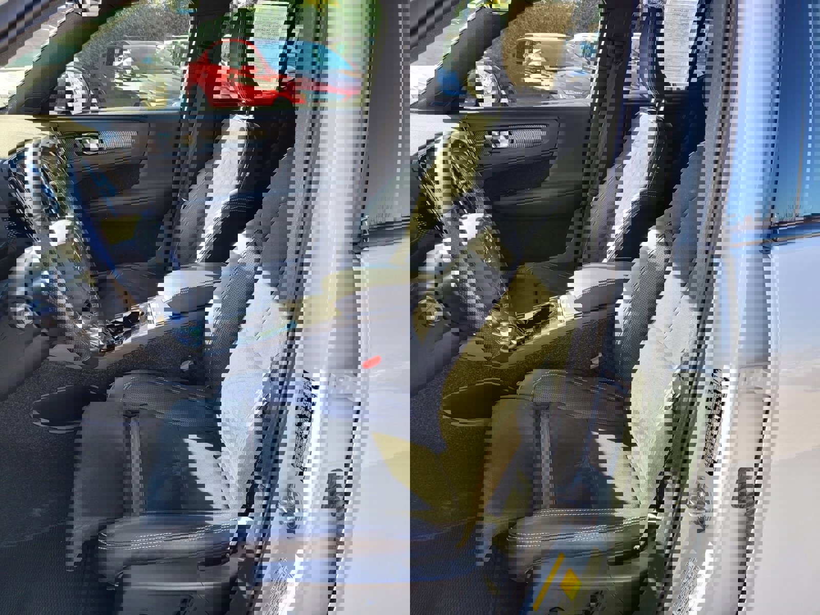 Used 2021 Volvo XC40 P8 Recharge image 9