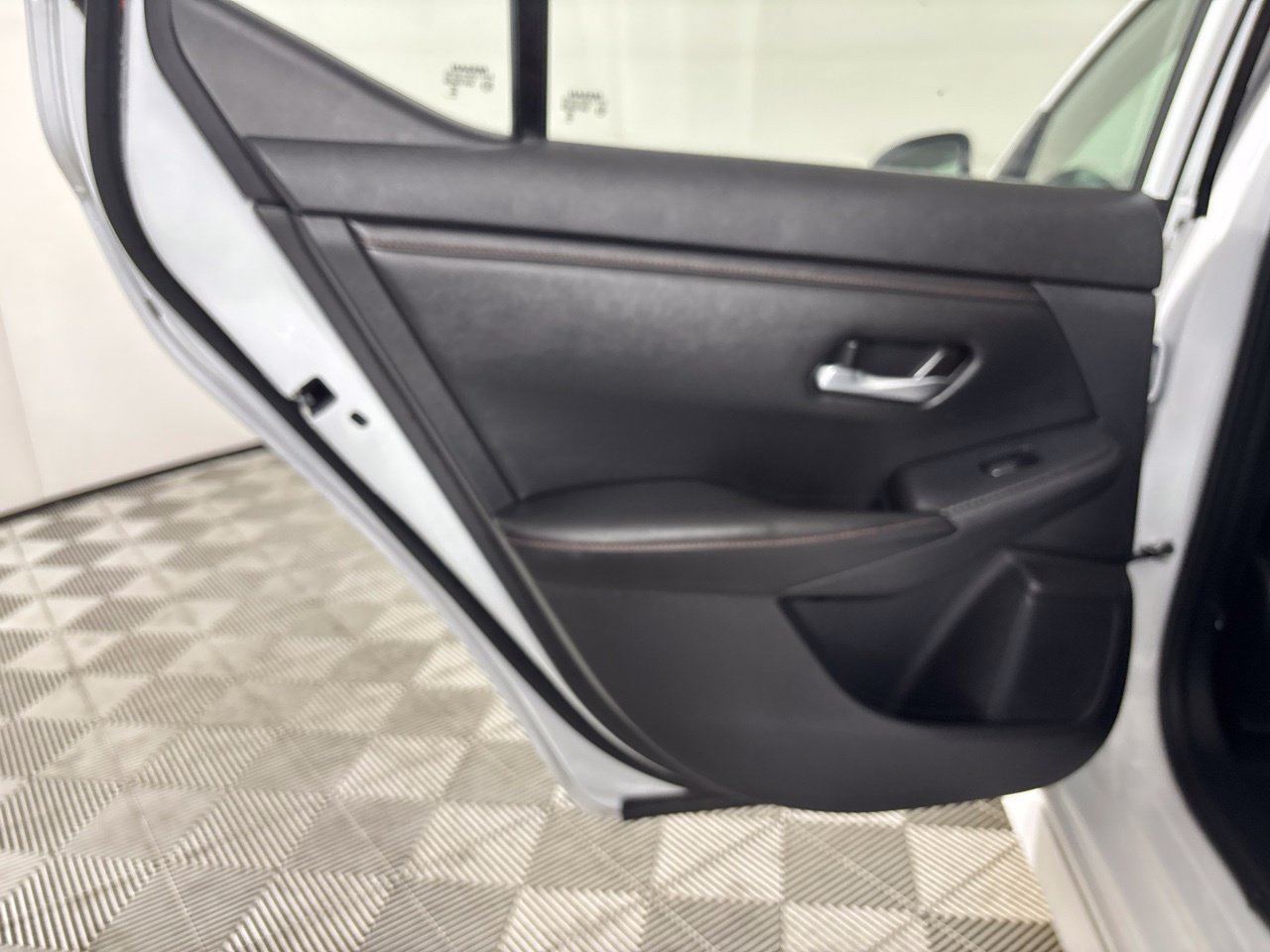 Used 2023 Nissan Sentra SR w/ Electronics Package FWD image 22