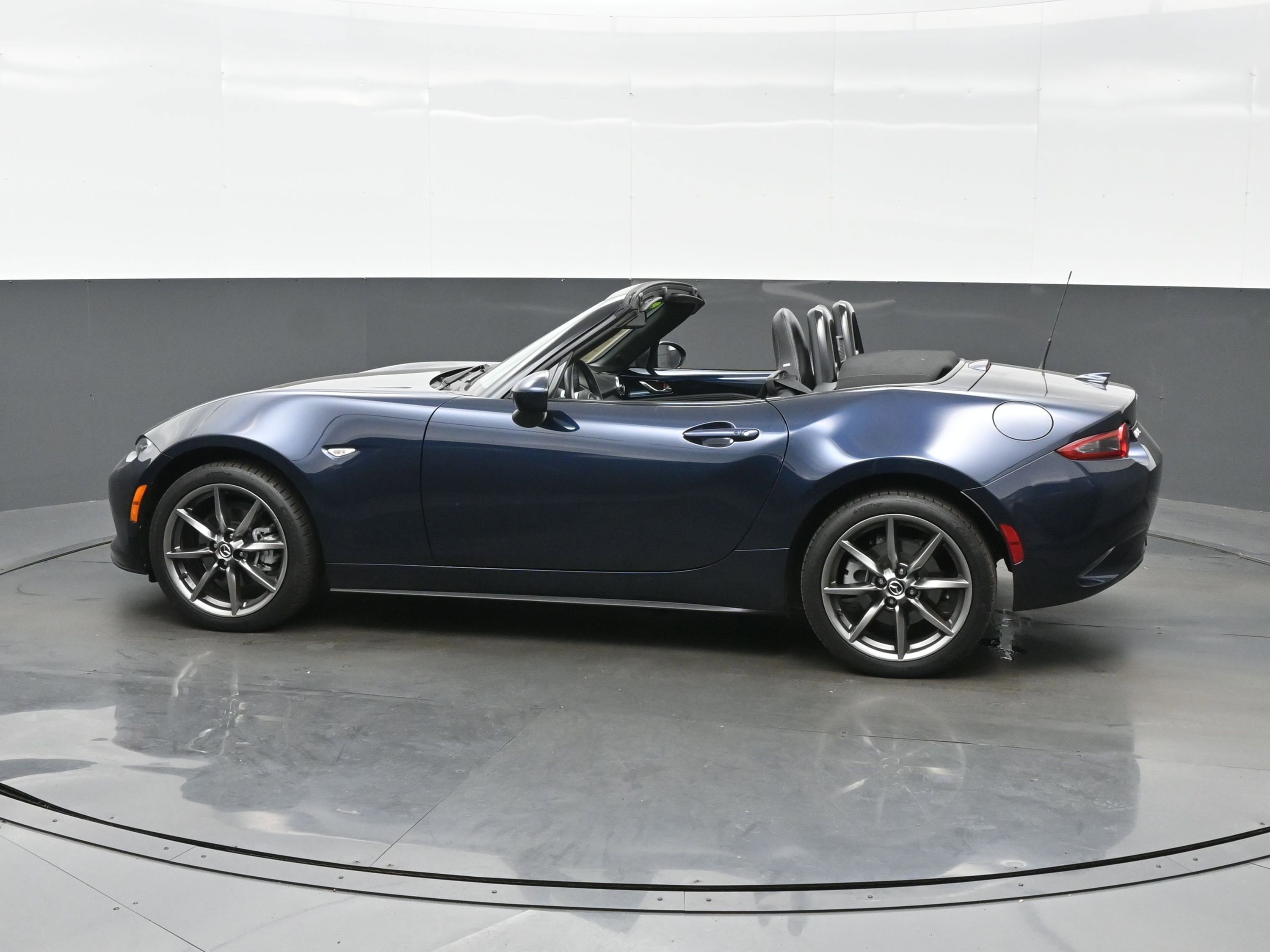 Used 2021 MAZDA MX-5 Miata Grand Touring image 3