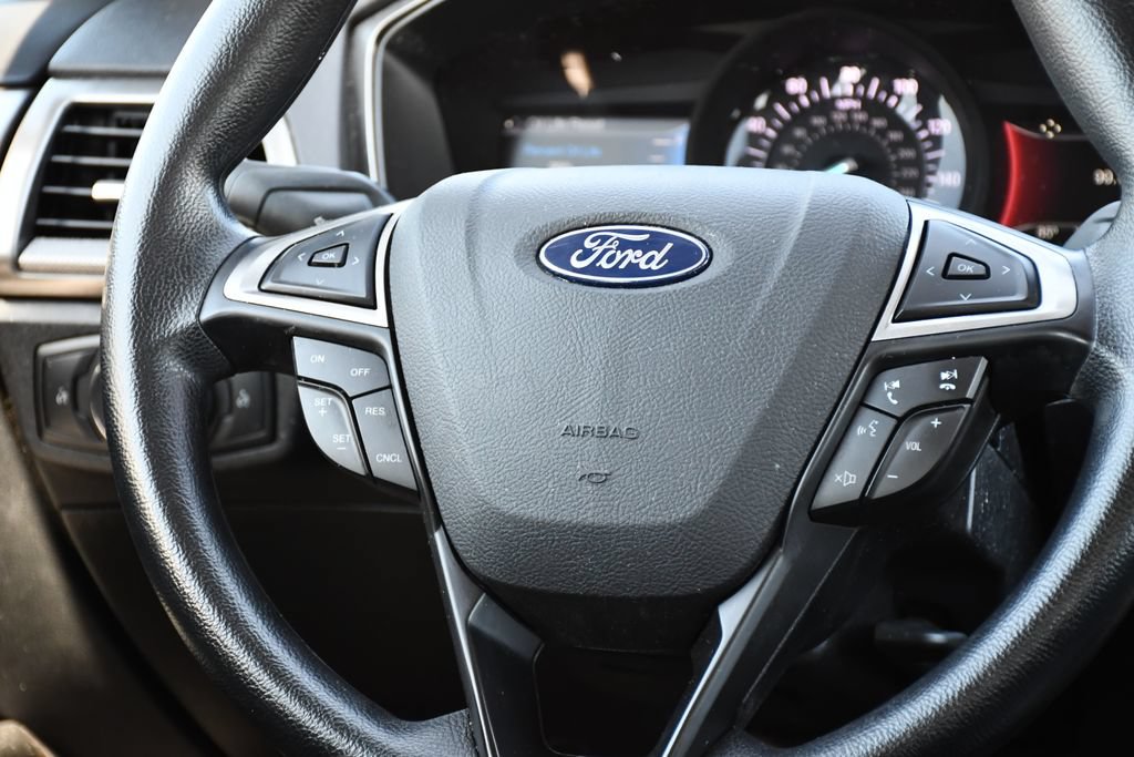 Used 2018 Ford Fusion SE w/ Fusion SE Technology Package FWD image 17