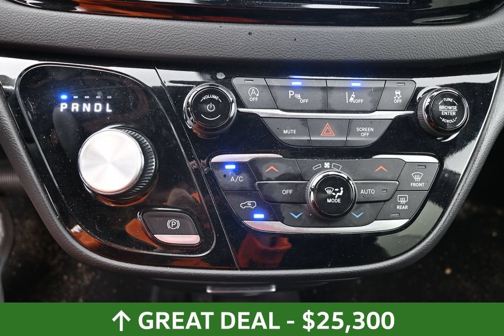 Used 2025 Chrysler Pacifica Select FWD image 30