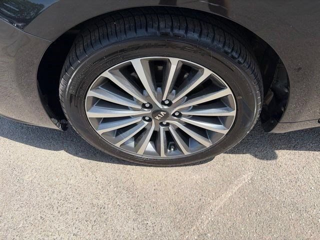 Used 2017 Kia Cadenza Premium w/ Luxury Package FWD image 47