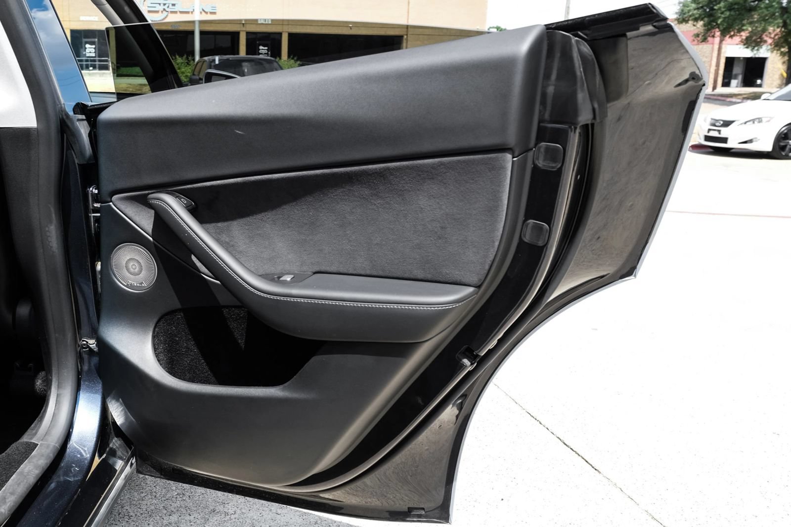 Used 2025 Tesla Model Y Long Range RWD image 44