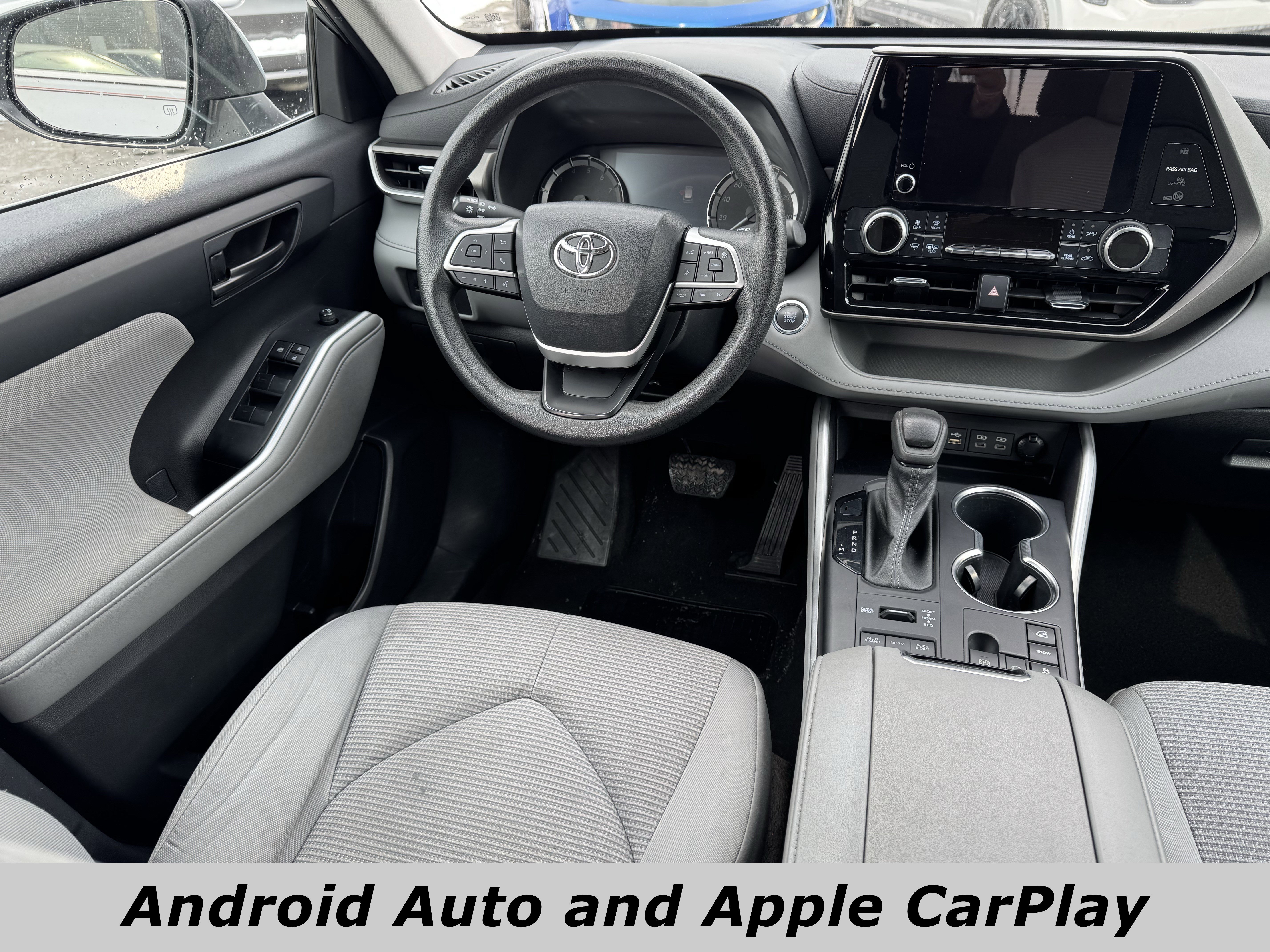 Used 2023 Toyota Highlander L image 4