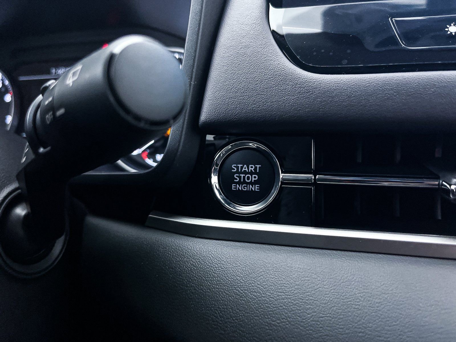 New 2025 Mitsubishi Outlander ES image 17