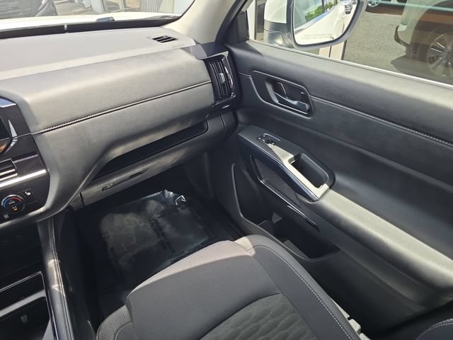 Used 2025 Nissan Pathfinder SV FWD image 14