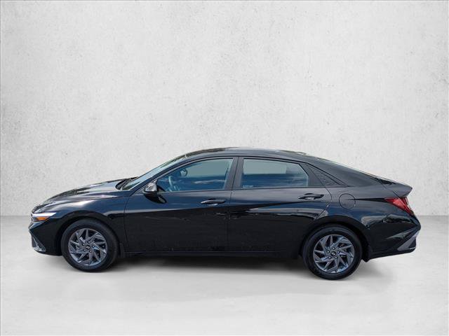 Used 2024 Hyundai Elantra Blue FWD image 9