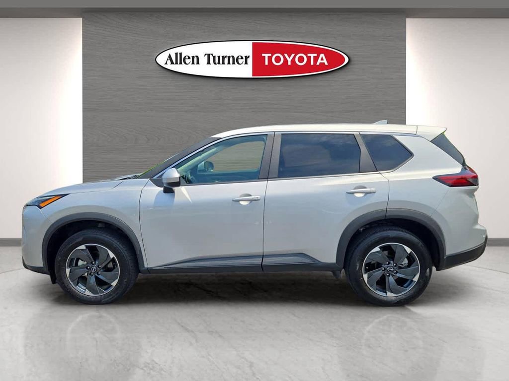 Used 2024 Nissan Rogue SV AWD/4WD image 10